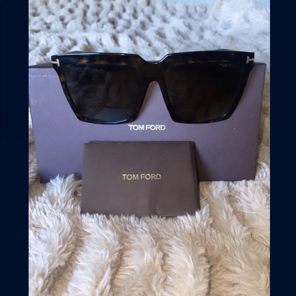 Tom Ford - Picture 3 of 5